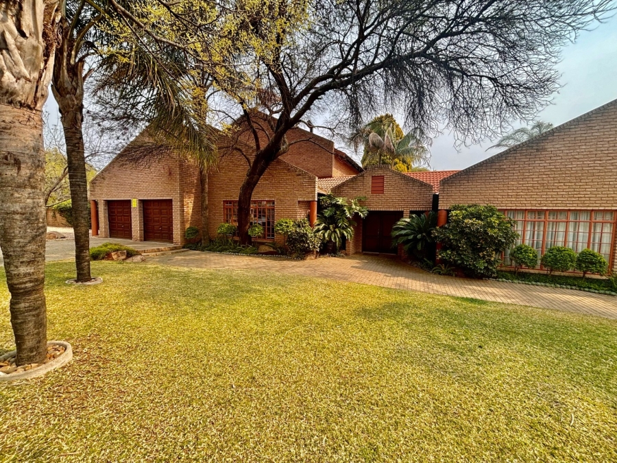 5 Bedroom Property for Sale in Wilkoppies North West